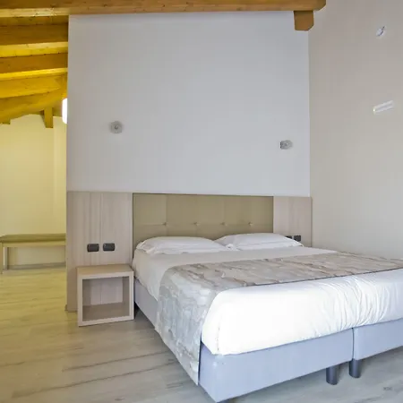 Di Hotel