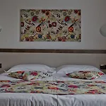 Di Hotel