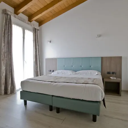 Hotel Di 4*