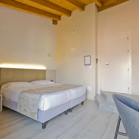 Di Hotel