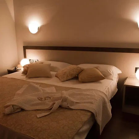 Di Hotel 3*
